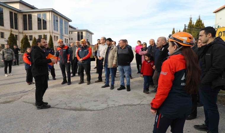 Sivasta deprem anı ve acil durum tahliye tatbikatı gerçekleştirildi