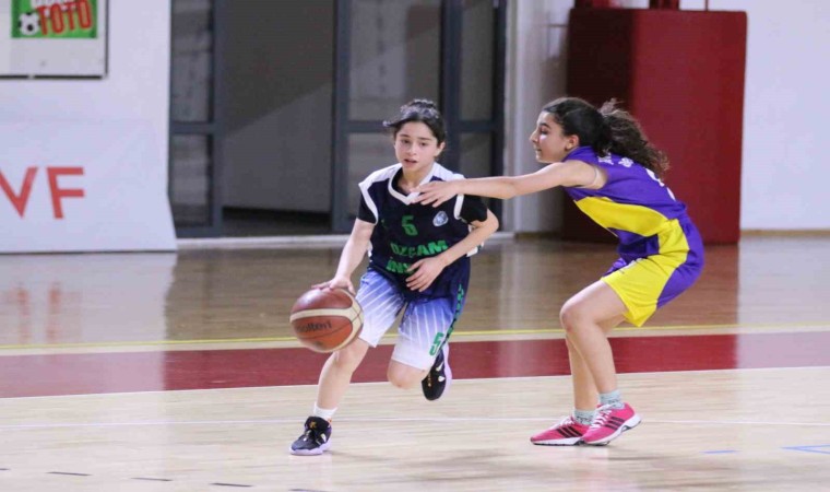 Sivasta okullar basketbolda yarıştı