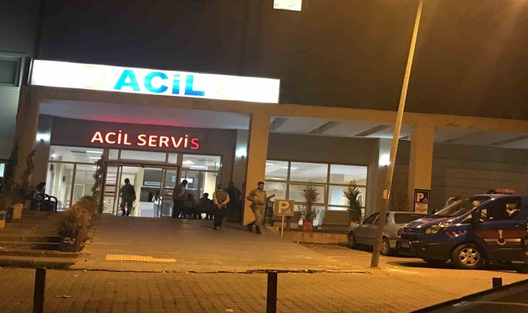 Siverekte otomobil ile tır çarpıştı: 3 yaralı