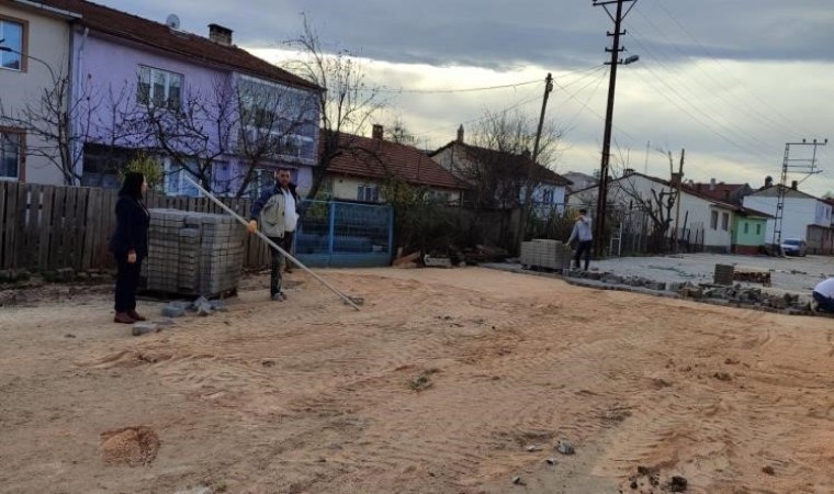 Sokaklarda belediye ekiplerince çalışma