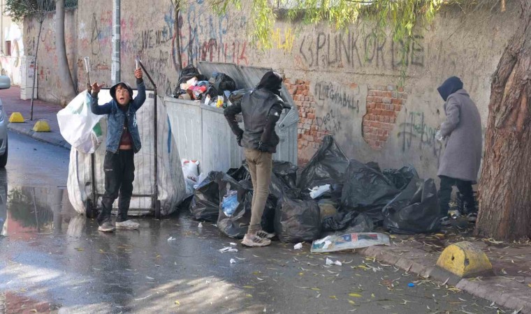 Sokaklarda karton toplayan çocuklar yürek burktu