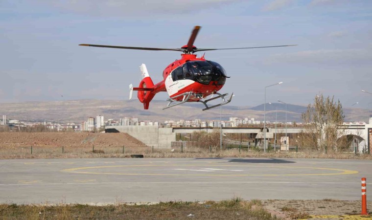 Solunum sıkıntısı çeken bebek ambulans helikopterle Kayseriye nakledildi