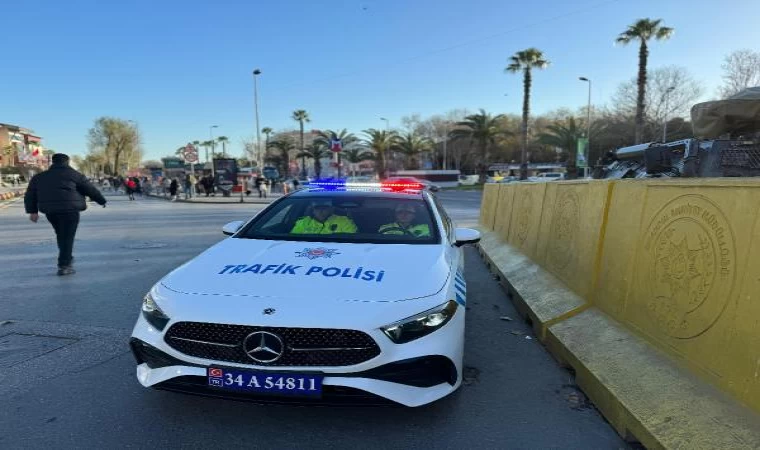 Suç örgütlerinden el konularak polise verilen araçlar İstanbul sokaklarında - 1