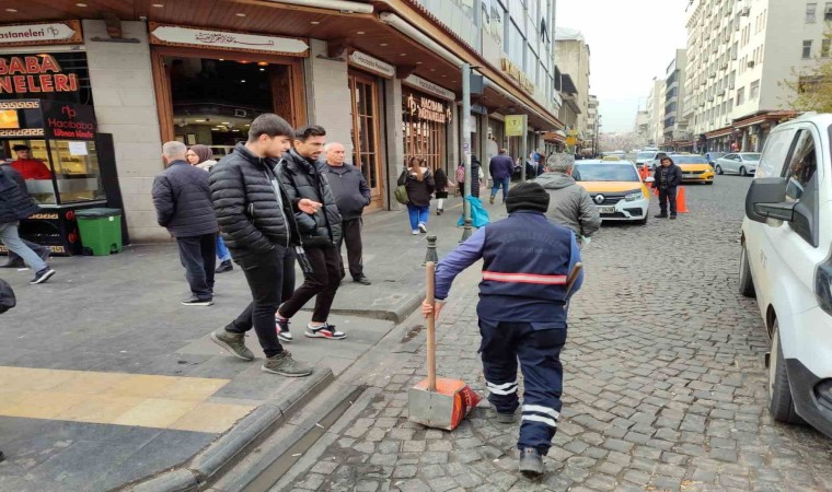 Tarihi Sur ilçesinde temizlik çalışmaları sürüyor