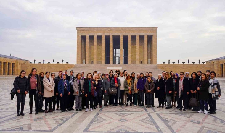 Tarsuslu kadınlar, Kadın Hakları Gününde Anıtkabiri ziyaret etti