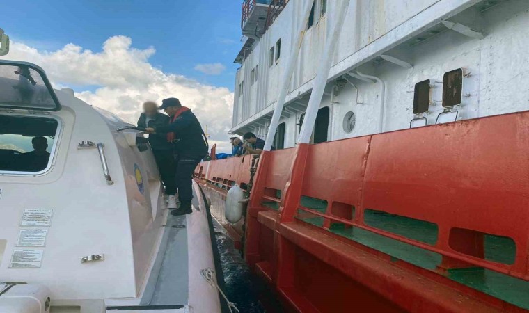 Ticari gemide rahatsızlanan vatandaş için tıbbi tahliye