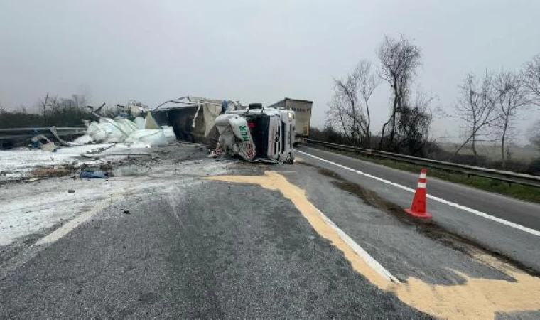 TIR devrildi; Anadolu Otoyolu’nun bir bölümü kapandı