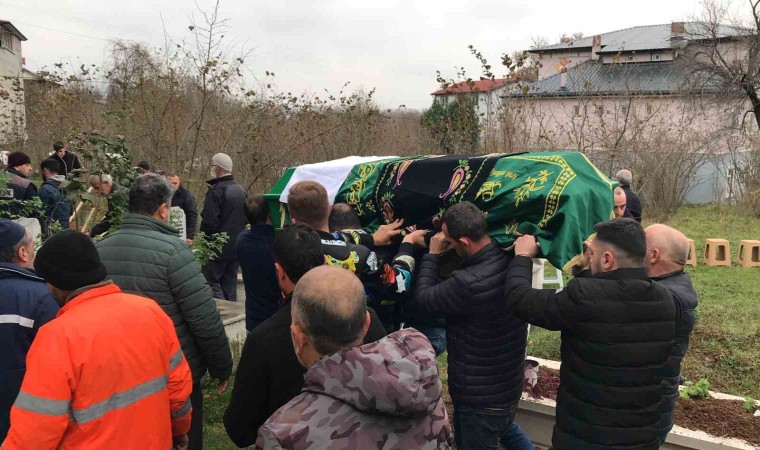 Tırın çarpması neticesinde hayatını kaybeden şoför Sakaryada toprağa verildi