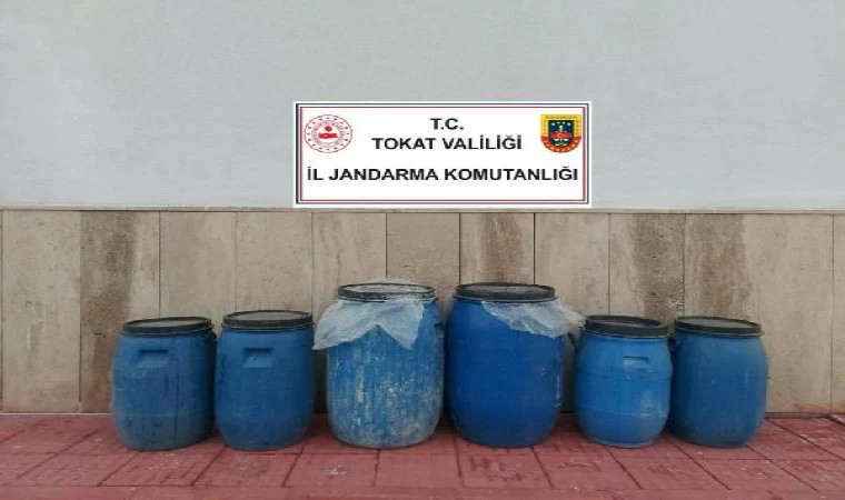 Tokat’ta yılbaşı öncesi 686 litre kaçak ve sahte içki ele geçirildi