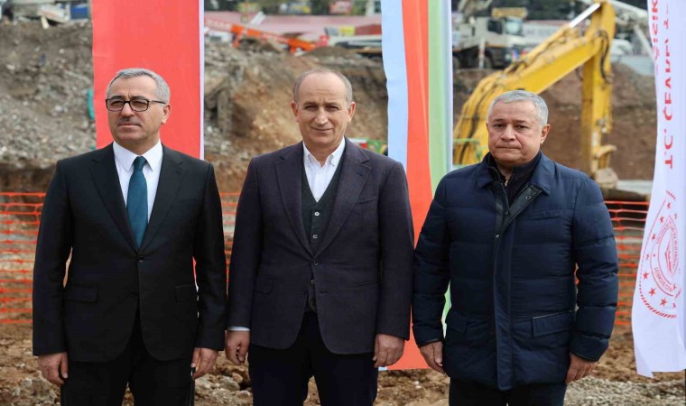 TOKİ Başkanı ve Azeri yetkili Azerbaycan Mahallesi inşaat alanında incelemede bulundu