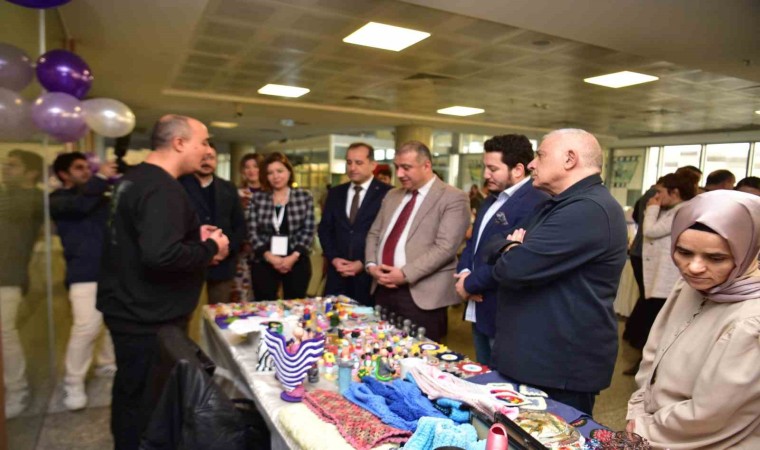 Toplum Ruh Sağlığı Merkezi danışanları, eserlerini yıl sonu sergisinde görücüye çıkarttı