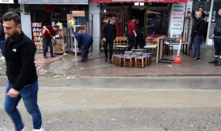 Trabzon’da su borusu patladı; yollar göle döndü, iş yerlerini su bastı/ Ek fotoğraflar