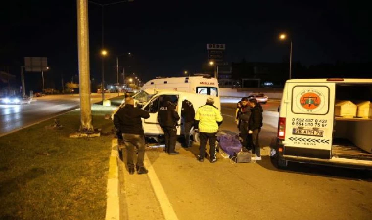 Trafik levhası direğine çarpan hafif ticari aracın sürücüsü öldü