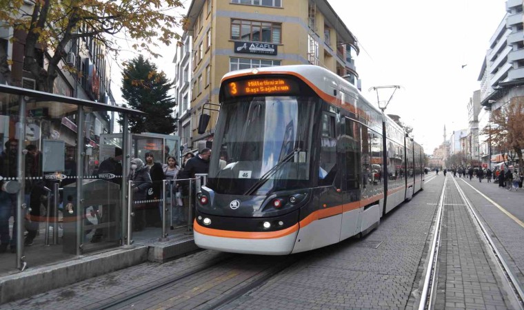 Tramvayların led ekranında ‘Milletimizin başı sağ olsun yazısı yer aldı