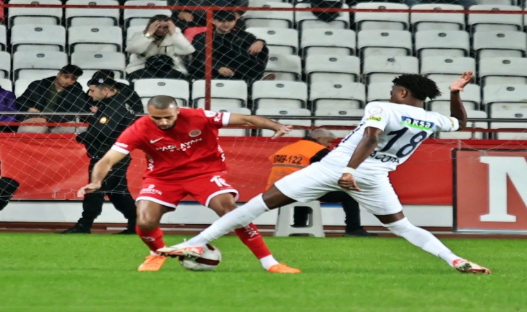 Trendyol Süper Lig: Antalyaspor: 0 - Kasımpaşa: 0 (İlk yarı)