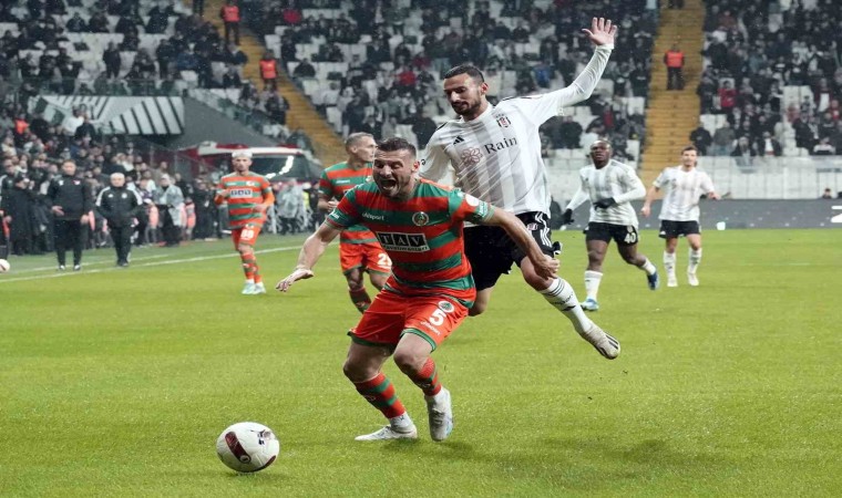 Trendyol Süper Lig: Beşiktaş: 1 - Alanyaspor: 1 (İlk yarı)