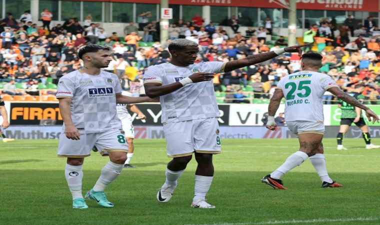 Trendyol Süper Lig: Corendon Alanyaspor: 2 - Konyaspor: 1 (İlk yarı)