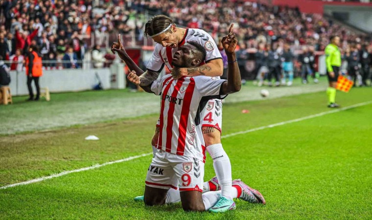 Trendyol Süper Lig: Samsunspor: 2 - Kasımpaşa: 0 (İlk yarı)