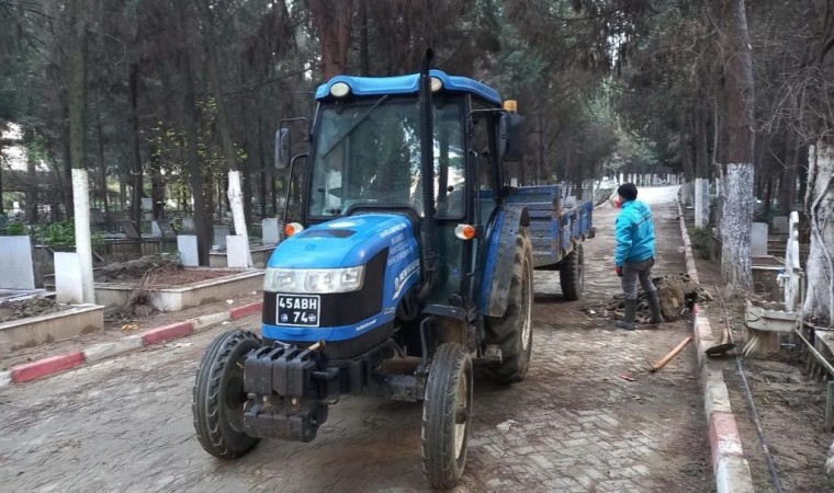 Turgutlu eski mezarlığında hummalı çalışma