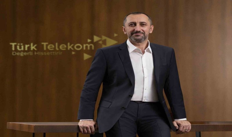 Türk Telekomun “Tablolar Konuşuyor Dijital Resim Sergisi” AKMde açıldı