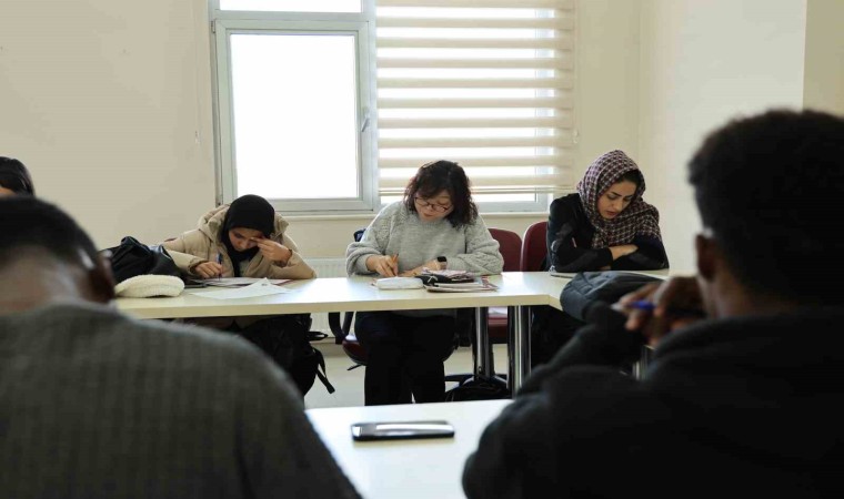 Türkiyeyi gezen Güney Koreli kadın, hayran kaldığı Diyarbakırda yaşamak için Türkçe öğreniyor