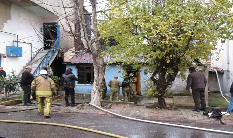 Ümraniye’de eşiyle kavga eden madde bağımlısı evini ateşe verdi