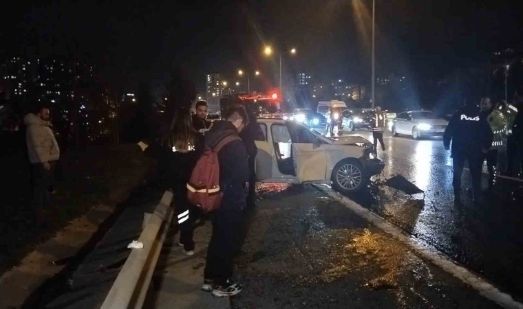 Ümraniyede hatalı şerit değiştirme kazaya neden oldu: 2 yaralı