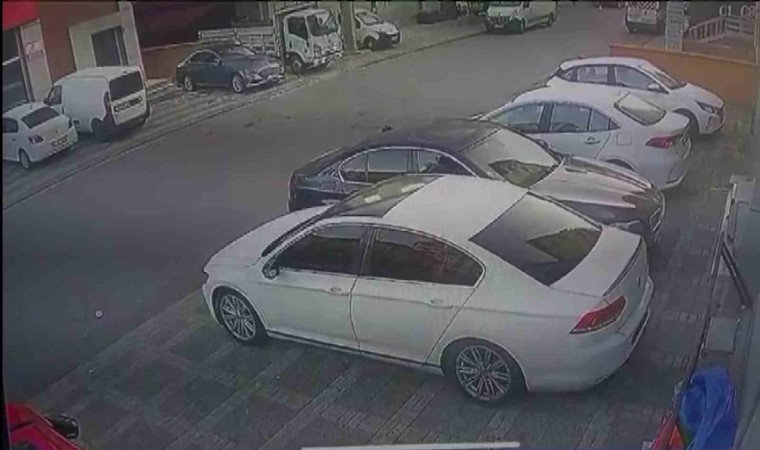 Ümraniyede otomobilden hayalet gösterge ve konsol takımı hırsızlığı kamerada