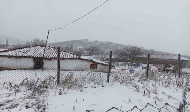 Uyarılar gerçeğe dönüştü: Edirnede kar yağışı başladı