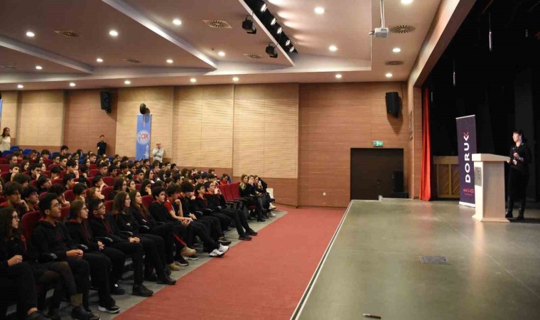 Uzman Dr. Meltem Öner Karaçay: “HIV enfeksiyonu ciddi bir hastalıktır”