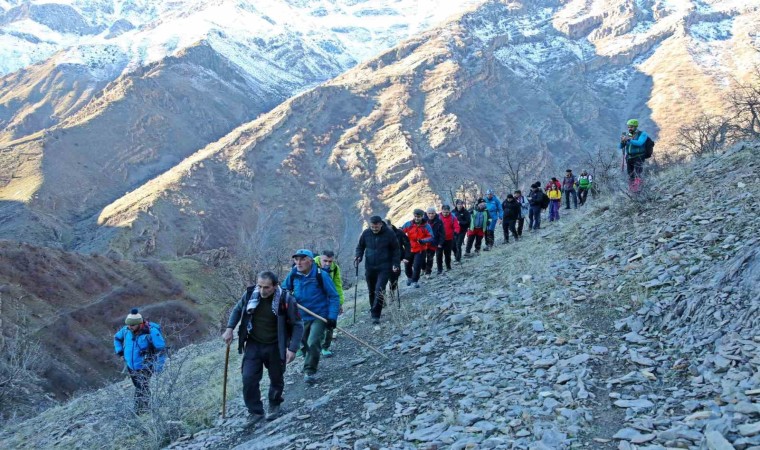 Vali Ali Çelikten Beyaz Dağına tırmanış