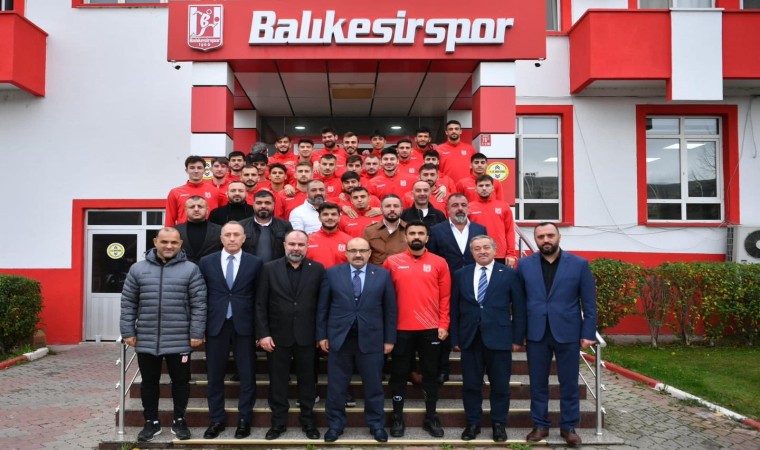 Vali İsmail Ustaoğlundan Balıkesirspora destek ziyareti