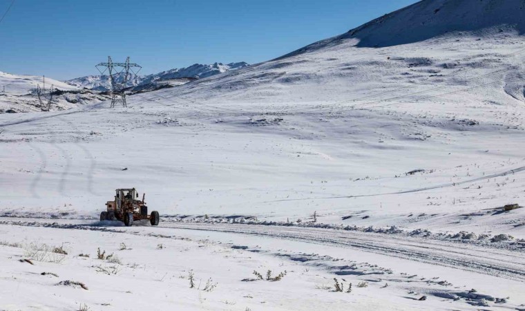 Vanda 272 yerleşim yerinin yolu ulaşıma kapandı