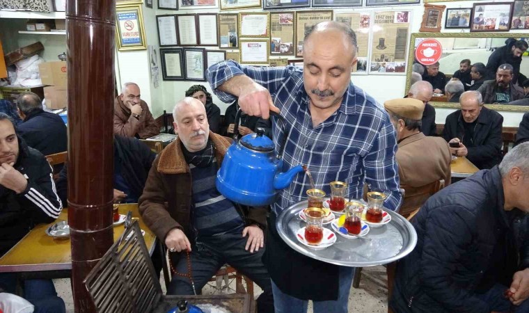 Vanda 81 yıllık çay evi nostaljiyi yaşatıyor