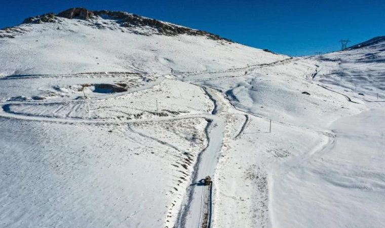 Van’da kardan kapanan 134 yerleşim yerinin yolu açıldı