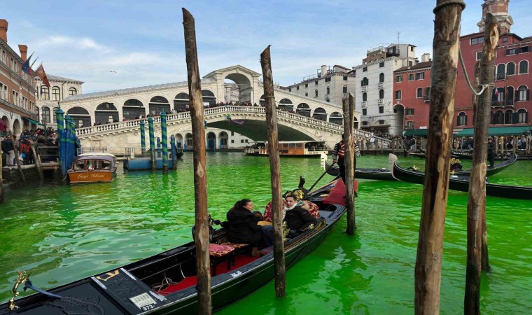 Venedikte 25 kişiden fazla olan turist gruplarına yasak