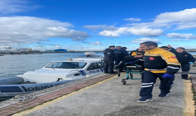 Yalovada feribottan atlayan şahsı deniz polisi kurtardı