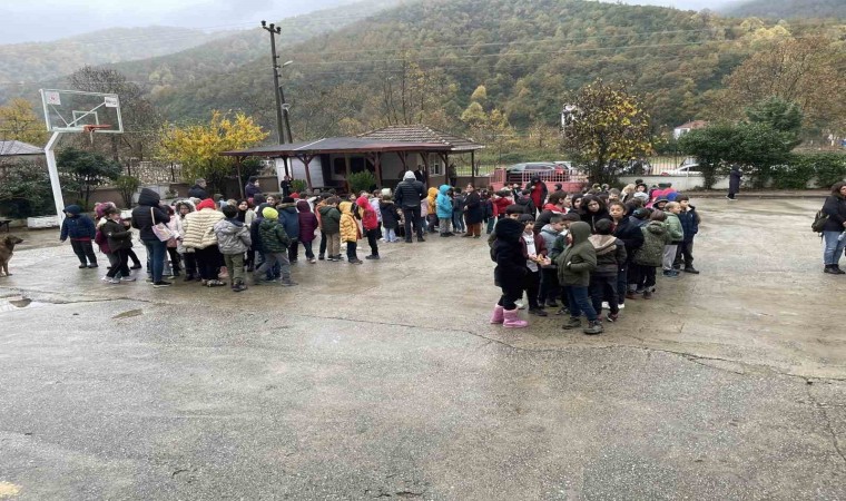 Yalovanın Armutlu ilçesinde okullar tatil edildi