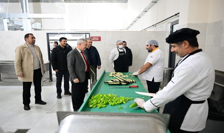 Yeşilyurttaki yemek fabrikası hizmet vermeye başladı