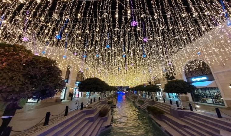 Yılbaşı için otellerin ışıl ışıl olduğu Antalya’da Avrupalı ve Rus turist yoğunluğu