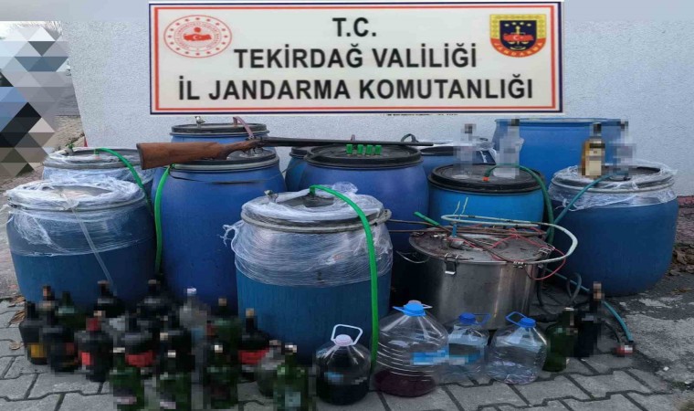 Yılbaşı öncesi darbe üstüne darbe: Bin 780 litre sahte içki ele geçirildi