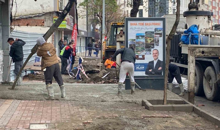 Zonguldak Belediyesi vatandaşın konforu için kaldırım çalışmalarını sürdürüyor