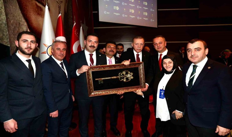 Zonguldak Heyeti, Cumhurbaşkanı Erdoğana Şehrin Temsili Anahtarını Takdim Etti