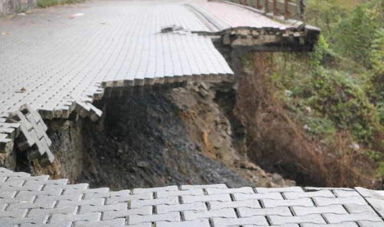 Zonguldak’ta hastane yolu çöktü