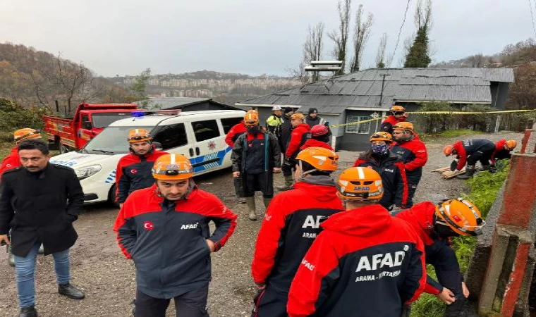 Zonguldak’taki heyelan; toprak altında kalan anne ile oğlu aranıyor (2)