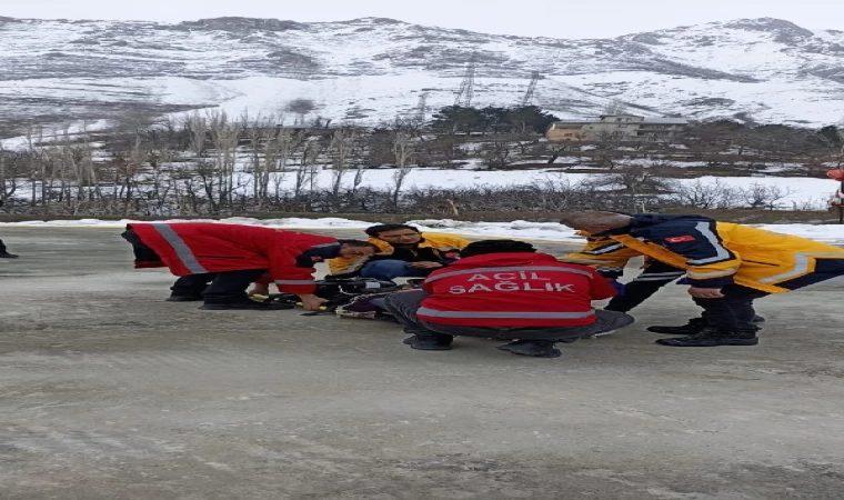 72 yaşındaki hasta, Bahçesaray’dan ambulans helikopterle Van’a sevk edildi