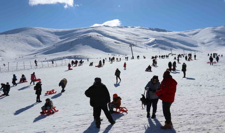 Abalı Kayak Merkezi kayakseverlerin akınına uğradı