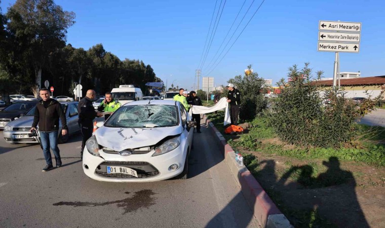 Adanada otomobilin çarptığı yaşlı adam öldü