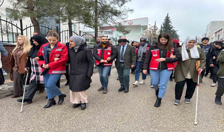 Adıyamanda görme engellilerden farkındalık yürüyüşü