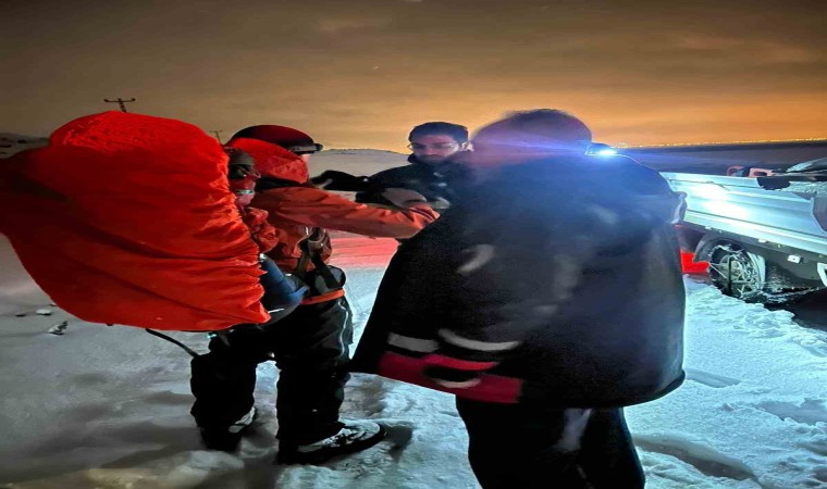 Ağrıda tipi nedeniyle mahsur kalan 3 dağcı kurtarıldı